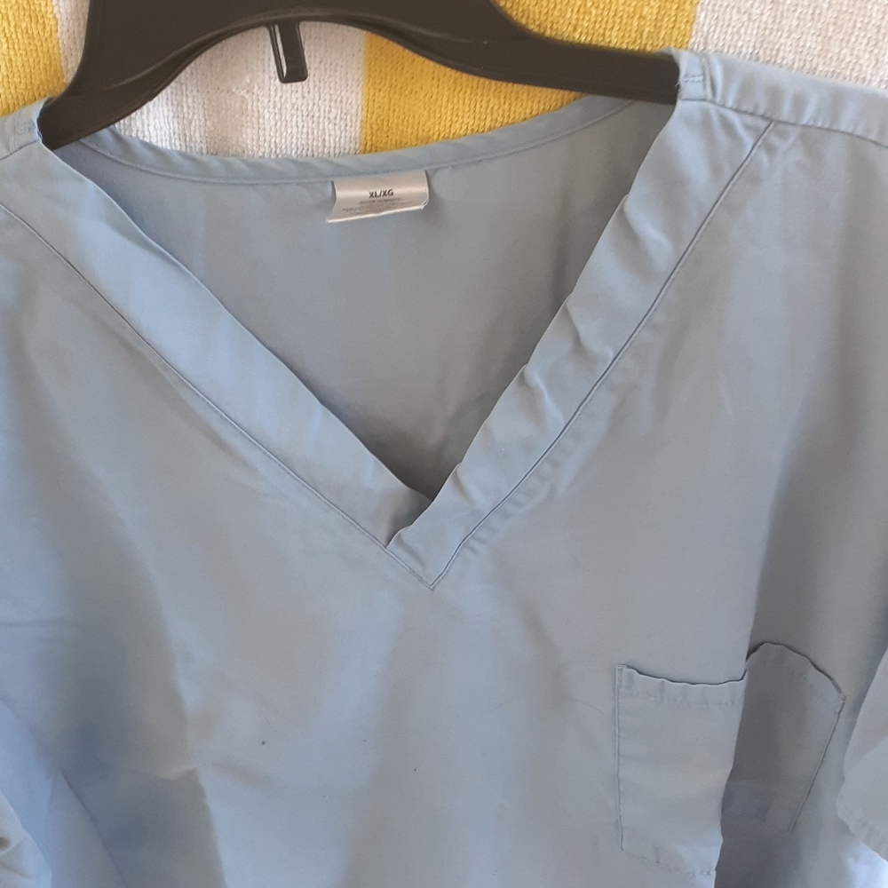 Grey scrub top - Picture 3 of 3